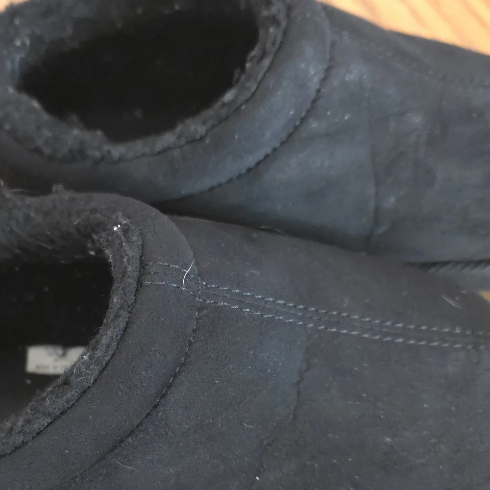 Kids Black Cozy Slip-On‎ Shoes